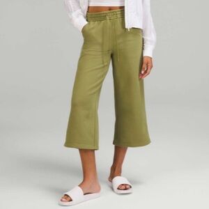 Lululemon Athletica Loungeful High-Rise Wide Leg Crop Pant Size 10 Fleece